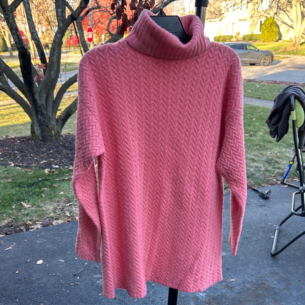Neiman Marcus Soft Pink 100% Cashmere Turtleneck